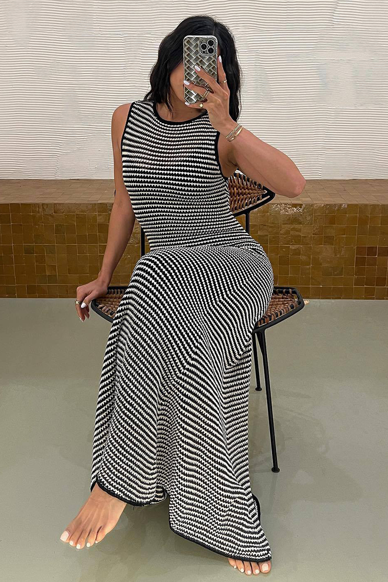 Striped Pattern Round Neck Slim Fit Knit Maxi Tank Dresses-Black